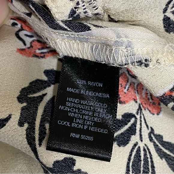 Express Floral Ruffled Front Shorts Romper - Picture 7 of 7